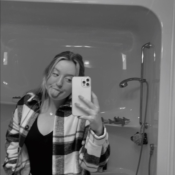 Meet your Posher, Hailey - Picture 1 of 1